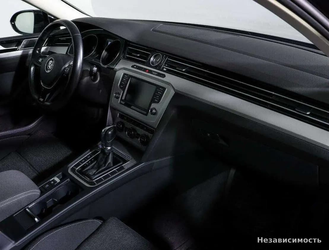 Volkswagen Passat 2015 с пробегом — фото 9