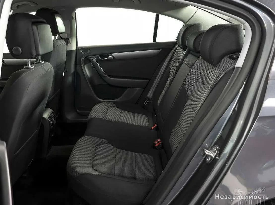 Volkswagen Passat 2012 с пробегом — фото 9