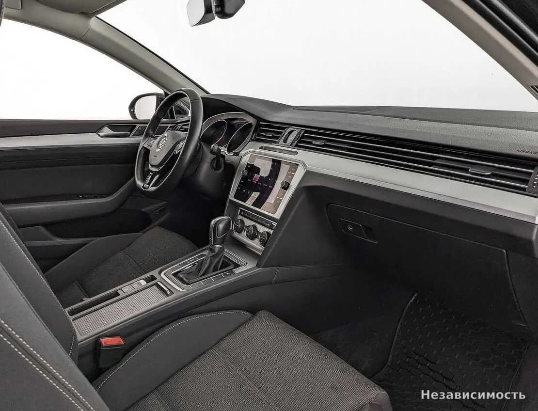 Volkswagen Passat 2018 с пробегом — фото 9