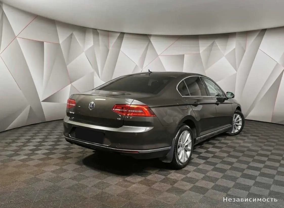 Volkswagen Passat 2018 с пробегом — фото 2