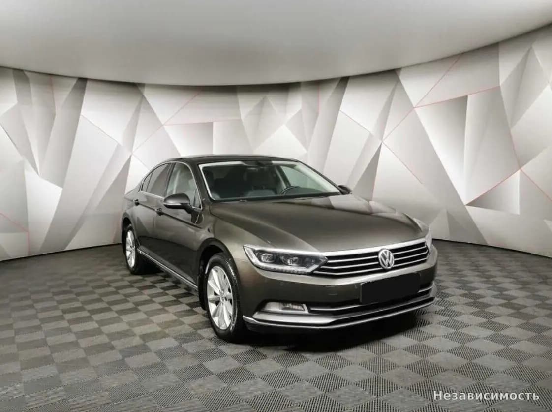 Volkswagen Passat 2018 с пробегом — фото 3