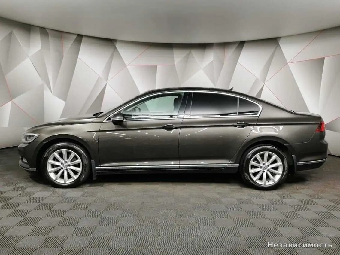 Volkswagen Passat 2018 с пробегом — фото 5