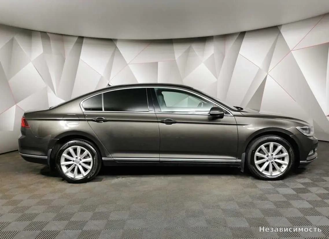 Volkswagen Passat 2018 с пробегом — фото 6