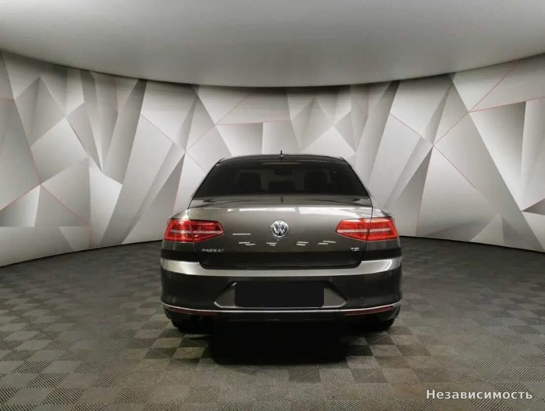 Volkswagen Passat 2018 с пробегом — фото 8