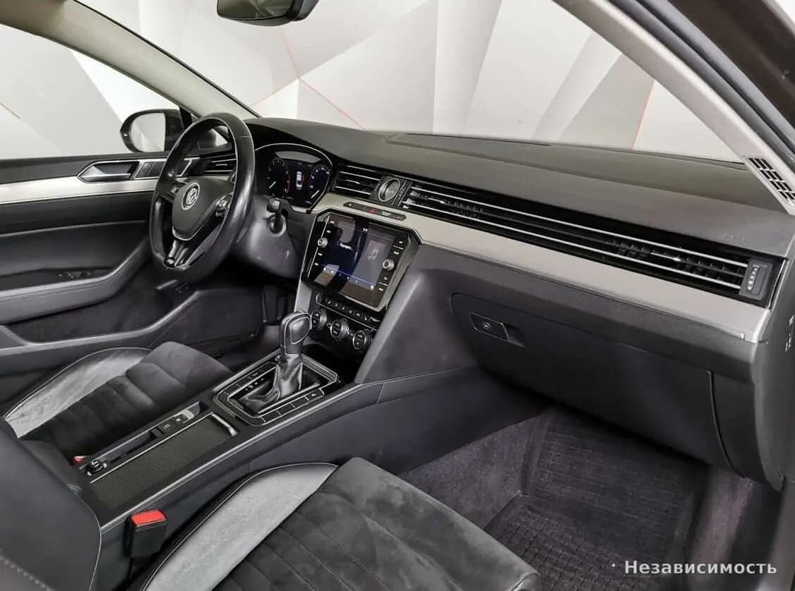 Volkswagen Passat 2018 с пробегом — фото 9