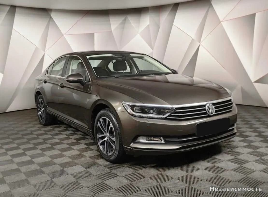 Volkswagen Passat 2017 с пробегом — фото 3