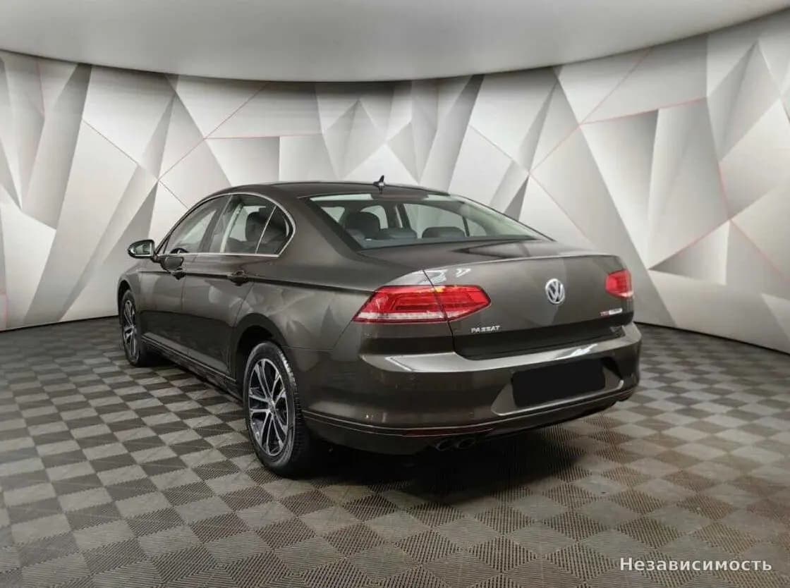 Volkswagen Passat 2017 с пробегом — фото 4