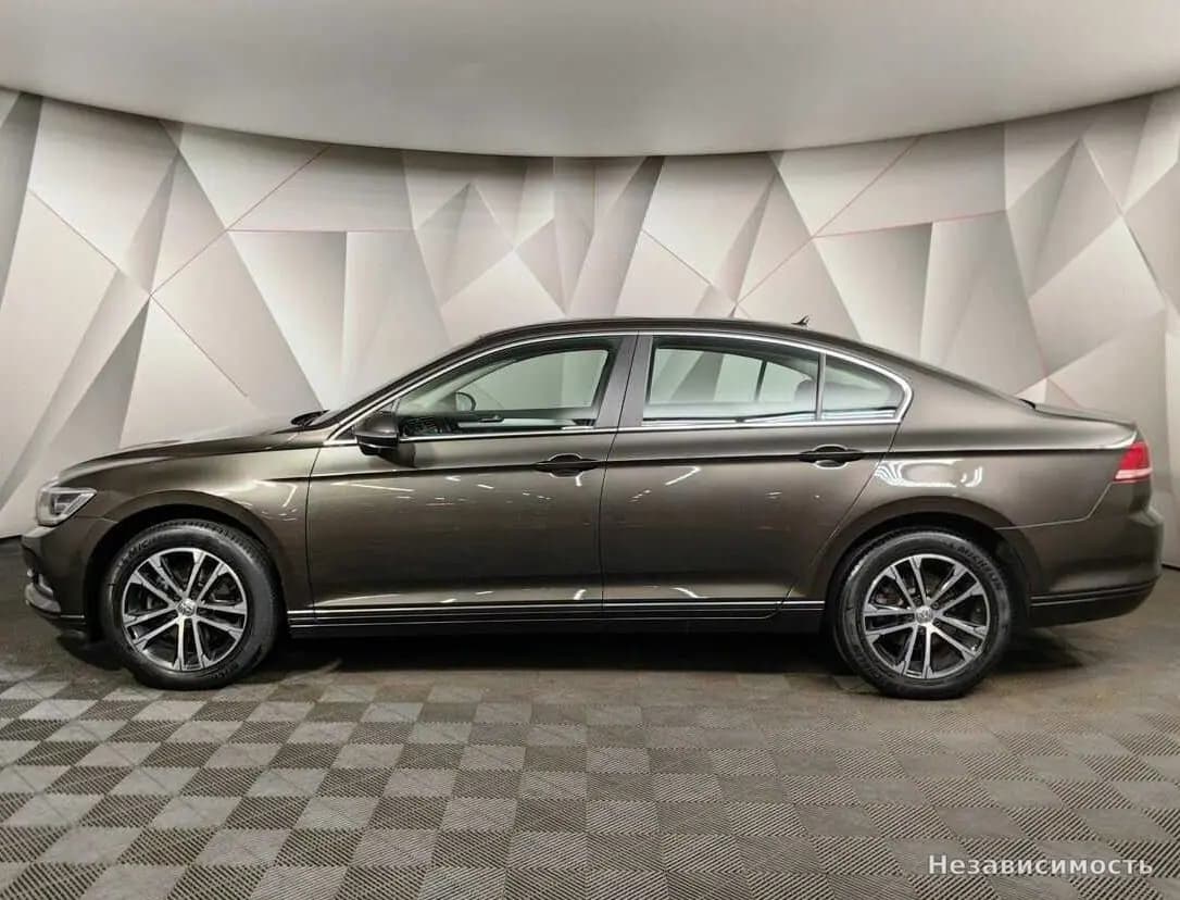 Volkswagen Passat 2017 с пробегом — фото 5