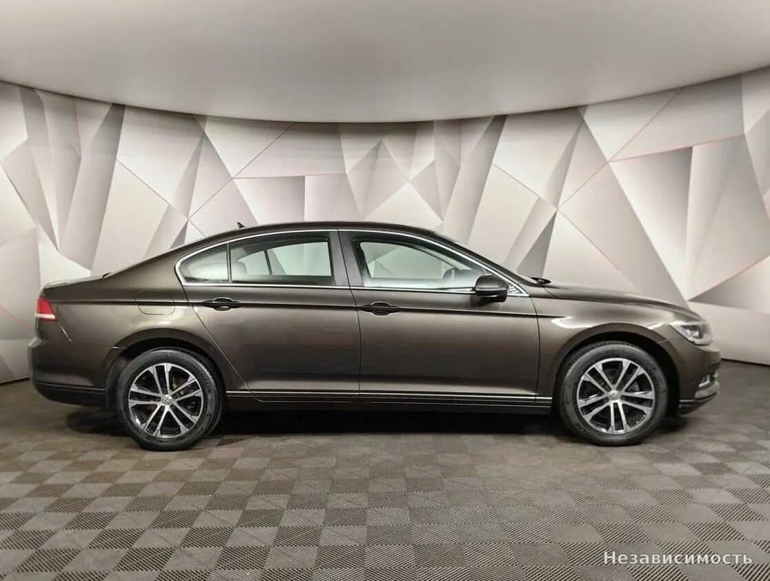 Volkswagen Passat 2017 с пробегом — фото 6