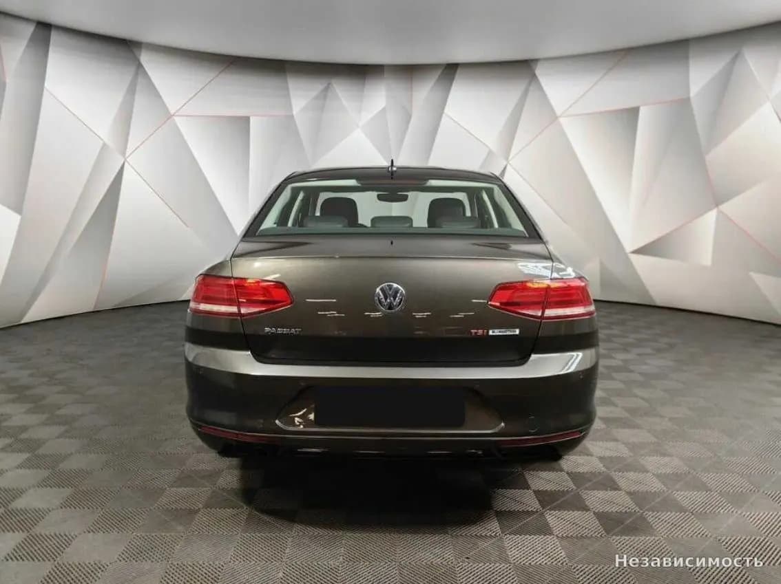 Volkswagen Passat 2017 с пробегом — фото 8