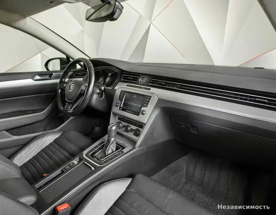 Volkswagen Passat 2017 с пробегом — фото 9