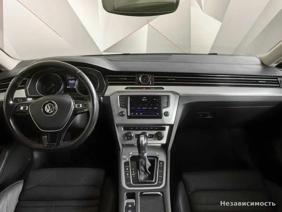Volkswagen Passat 2017 с пробегом — фото 10