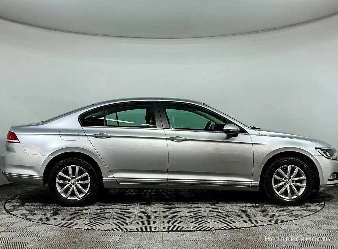 Volkswagen Passat 2016 с пробегом — фото 4