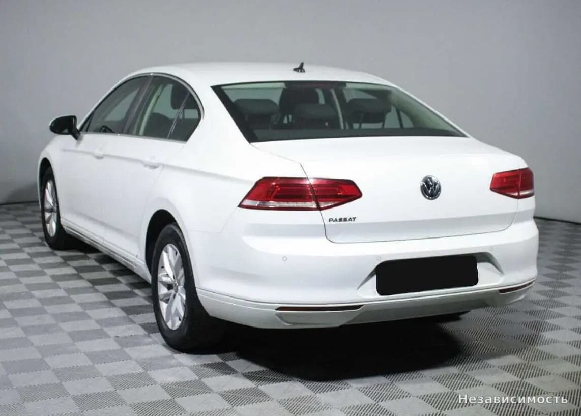 Volkswagen Passat 2018 с пробегом — фото 7
