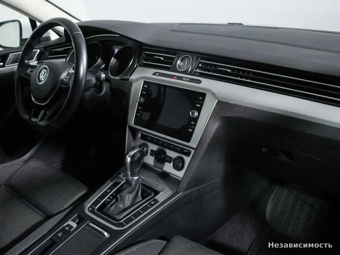 Volkswagen Passat 2018 с пробегом — фото 9