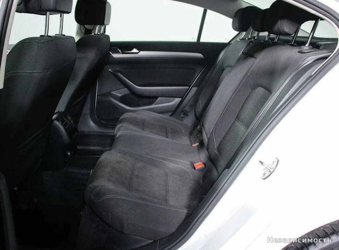 Volkswagen Passat 2018 с пробегом — фото 10