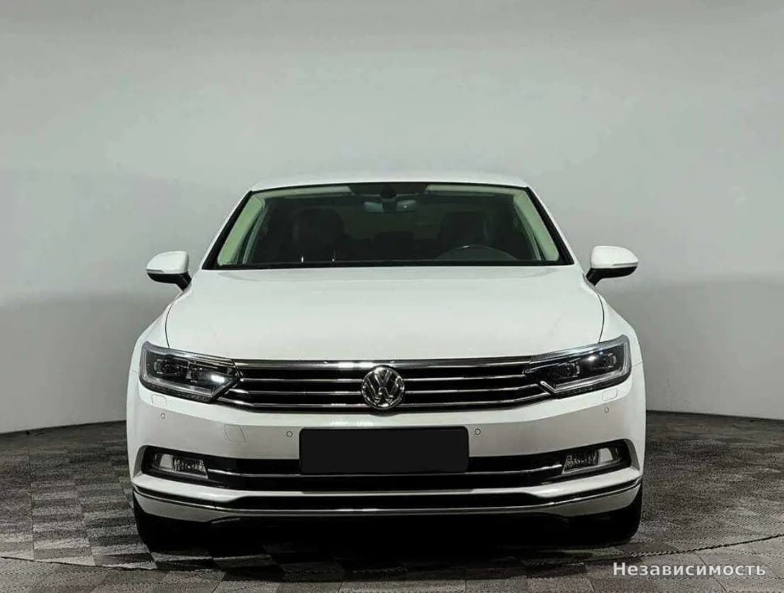 Volkswagen Passat 2017 с пробегом — фото 2