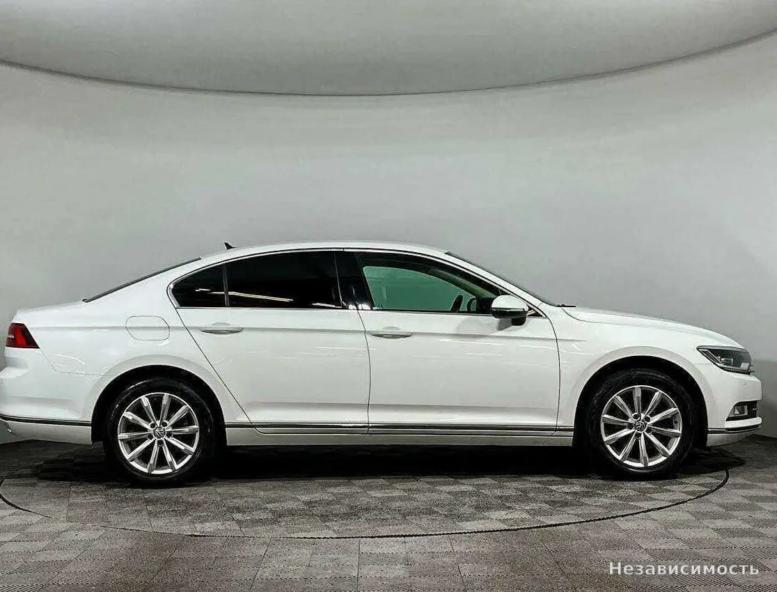 Volkswagen Passat 2017 с пробегом — фото 4