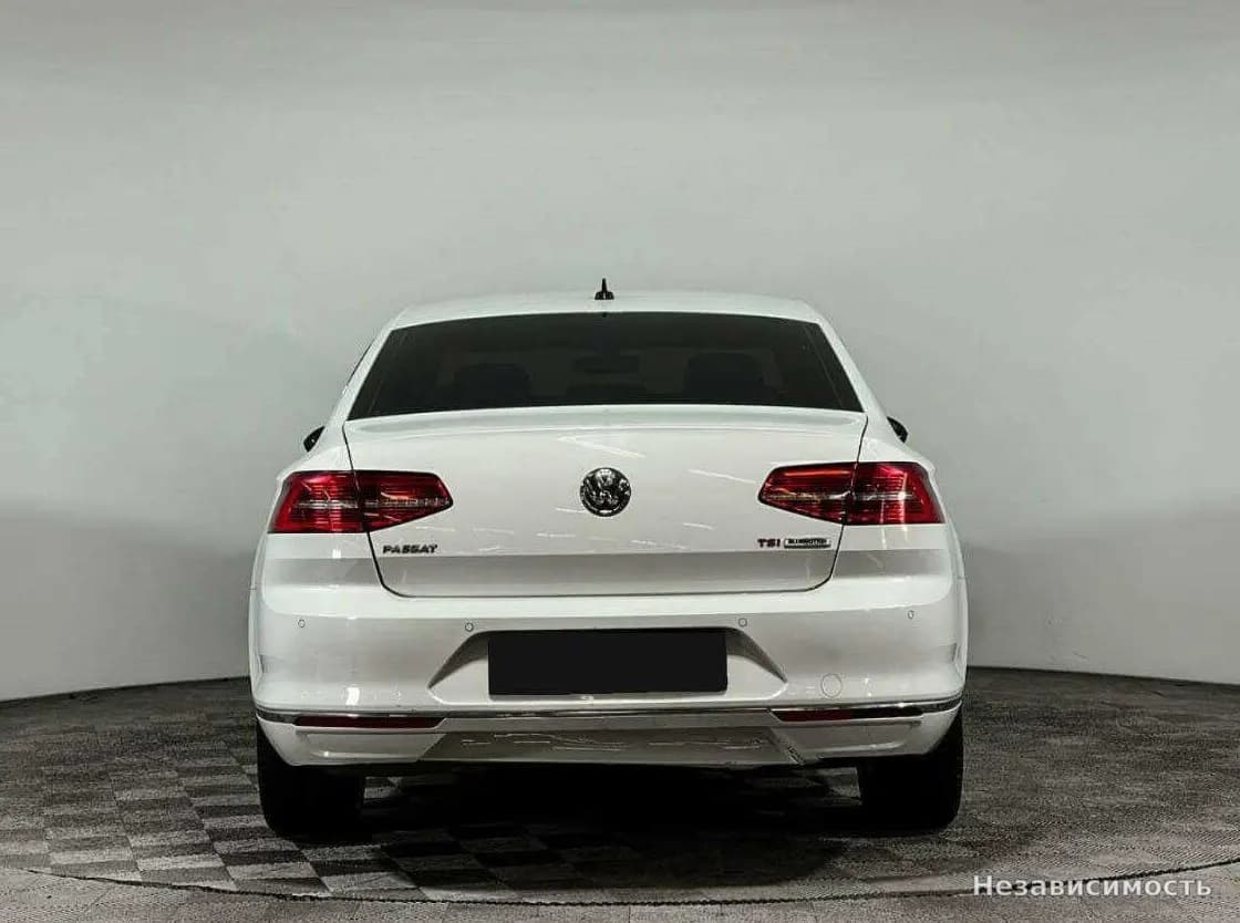Volkswagen Passat 2017 с пробегом — фото 6