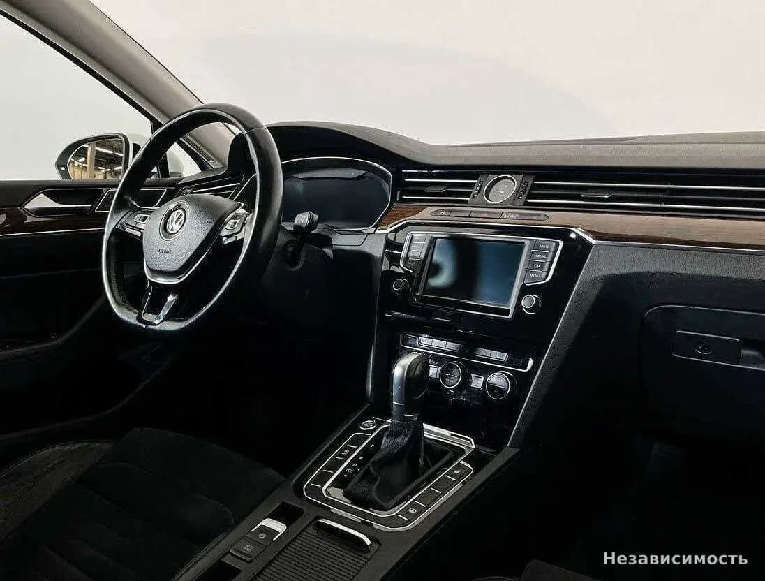 Volkswagen Passat 2017 с пробегом — фото 9