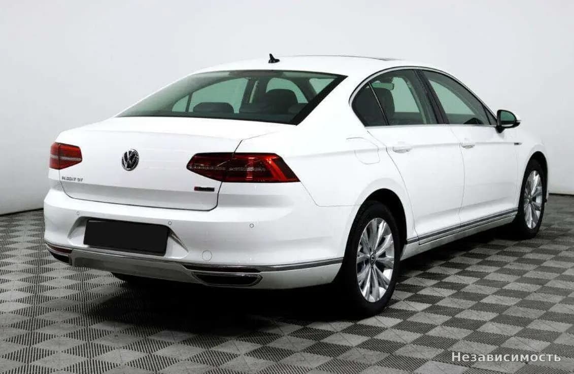 Volkswagen Passat 2018 с пробегом — фото 4