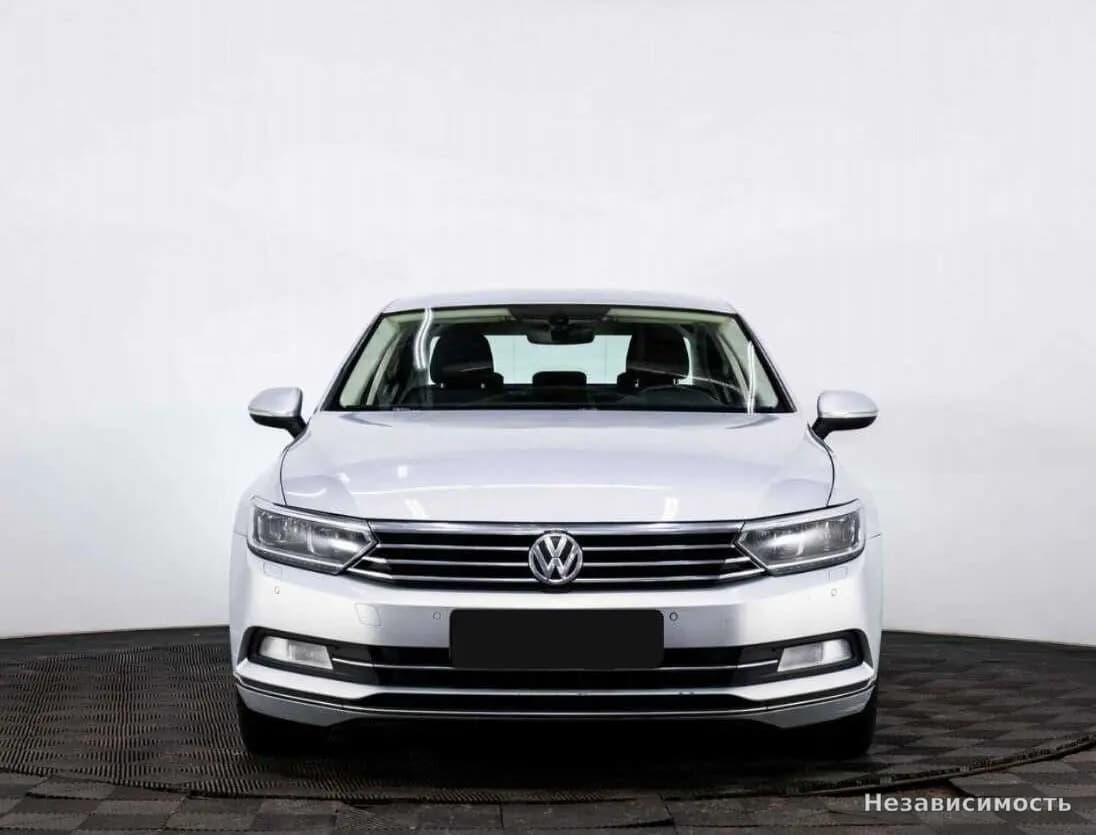 Volkswagen Passat 2017 с пробегом — фото 2
