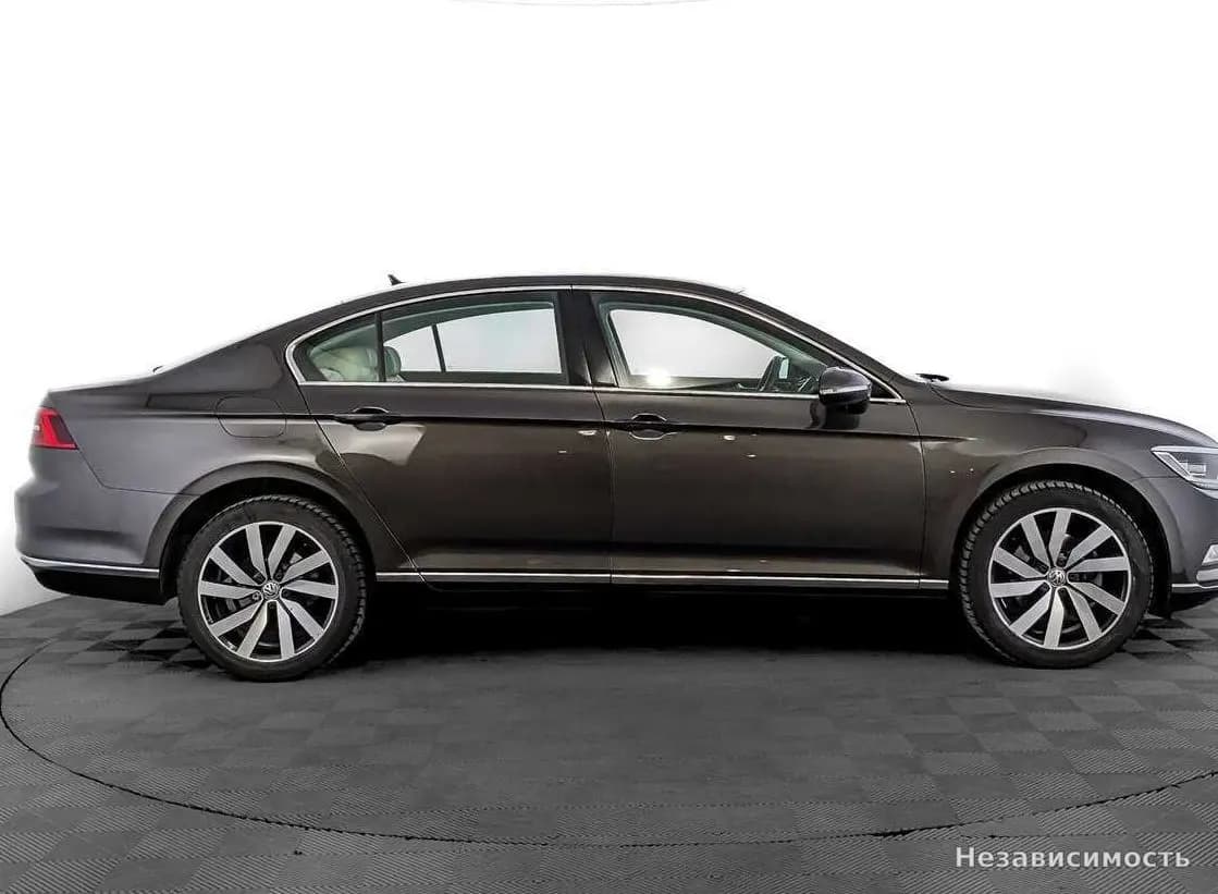 Volkswagen Passat 2017 с пробегом — фото 4