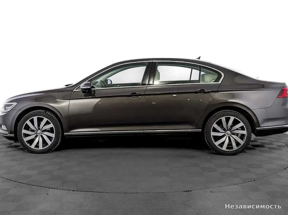 Volkswagen Passat 2017 с пробегом — фото 8