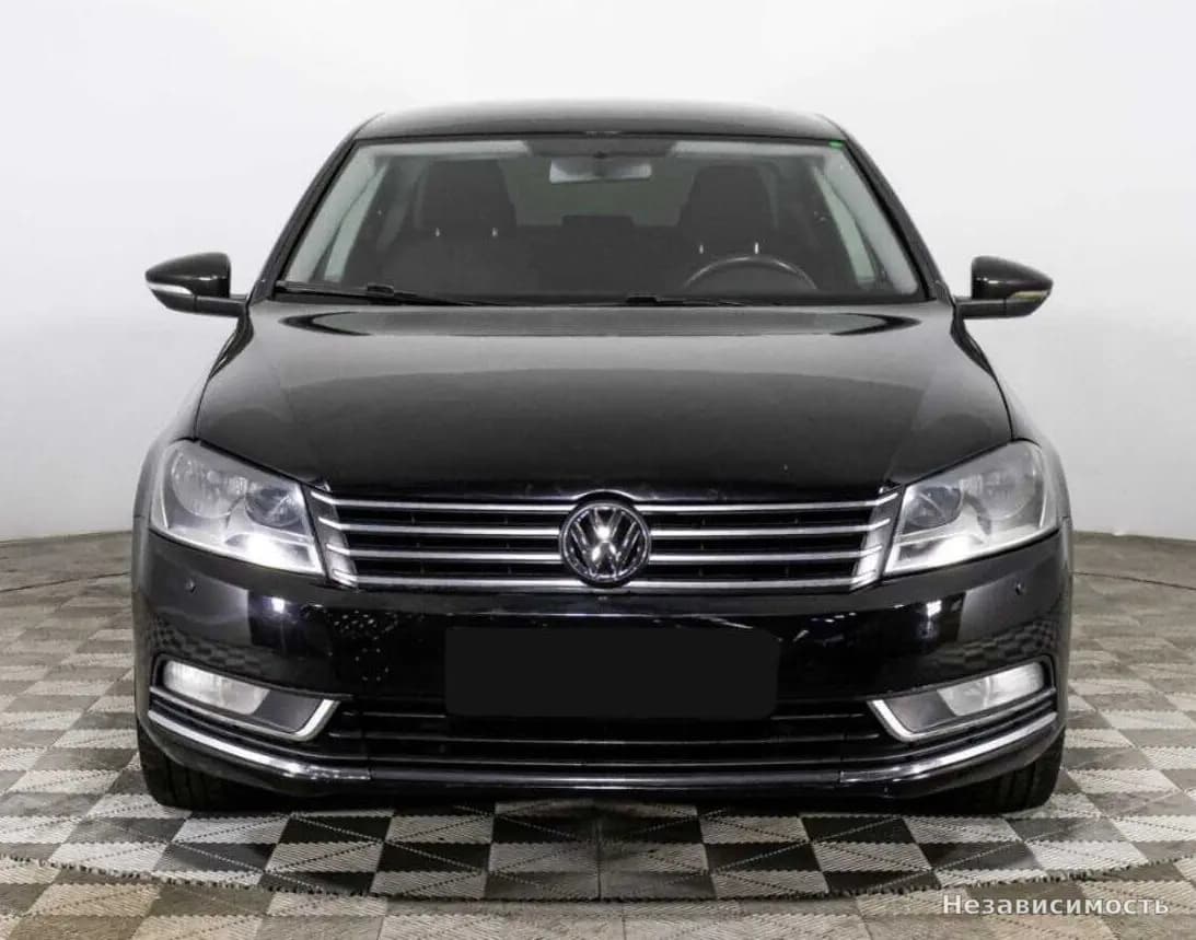 Volkswagen Passat 2013 с пробегом — фото 2