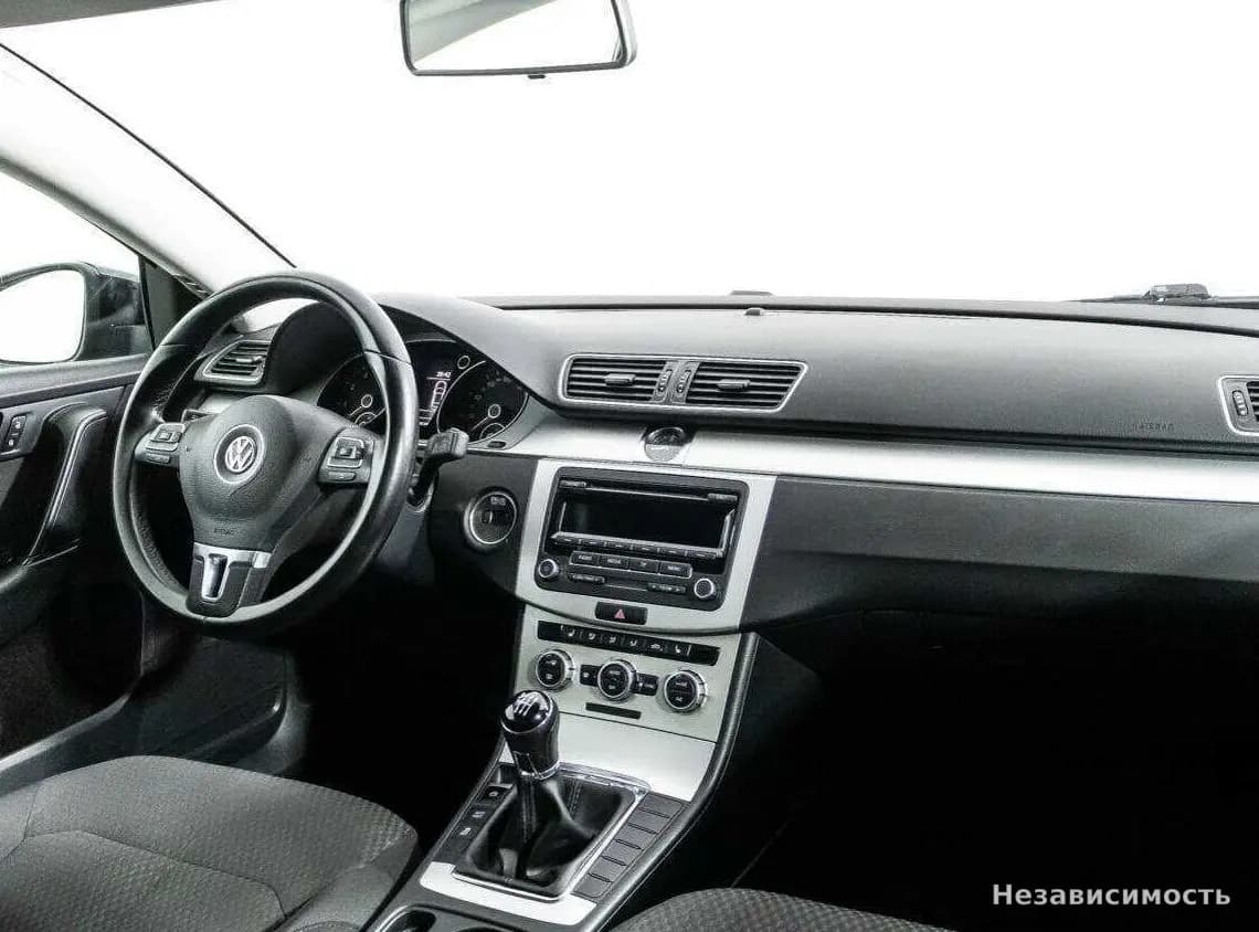 Volkswagen Passat 2013 с пробегом — фото 9