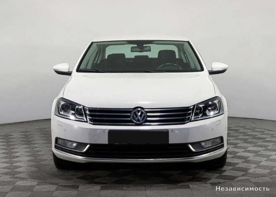 Volkswagen Passat 2014 с пробегом — фото 2