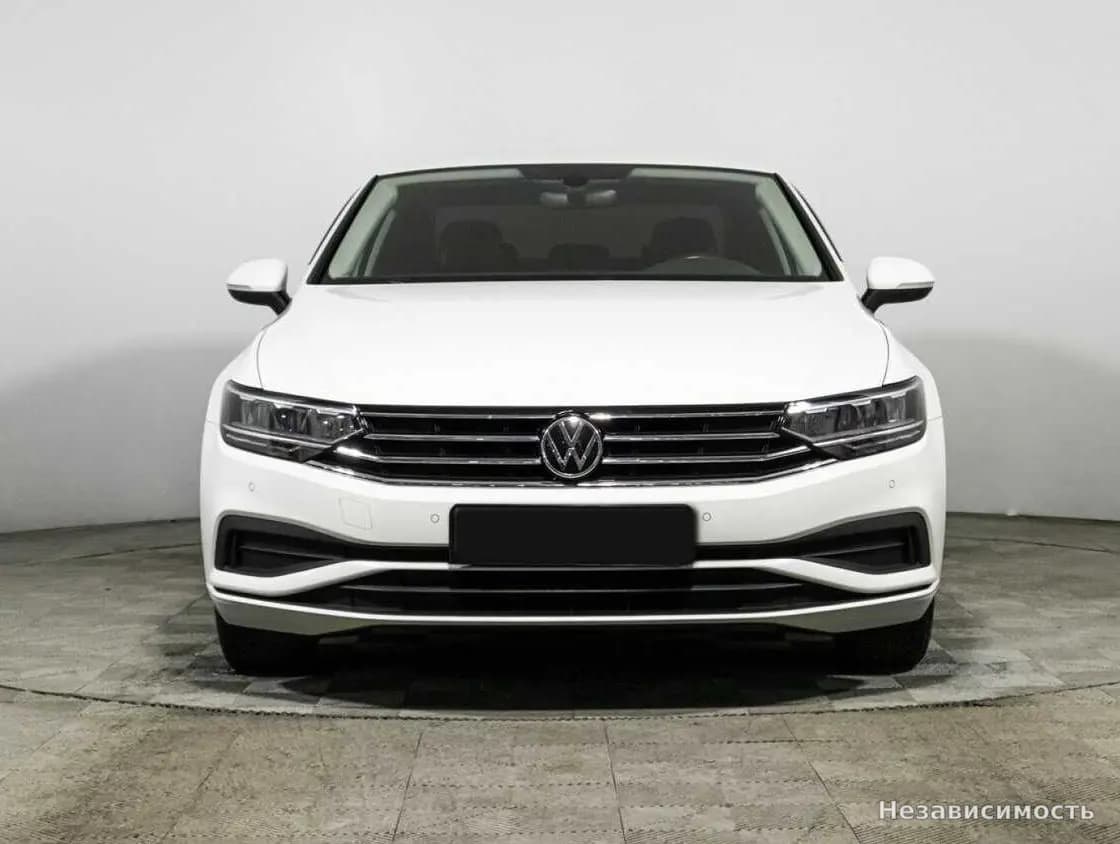 Volkswagen Passat 2021 с пробегом — фото 2
