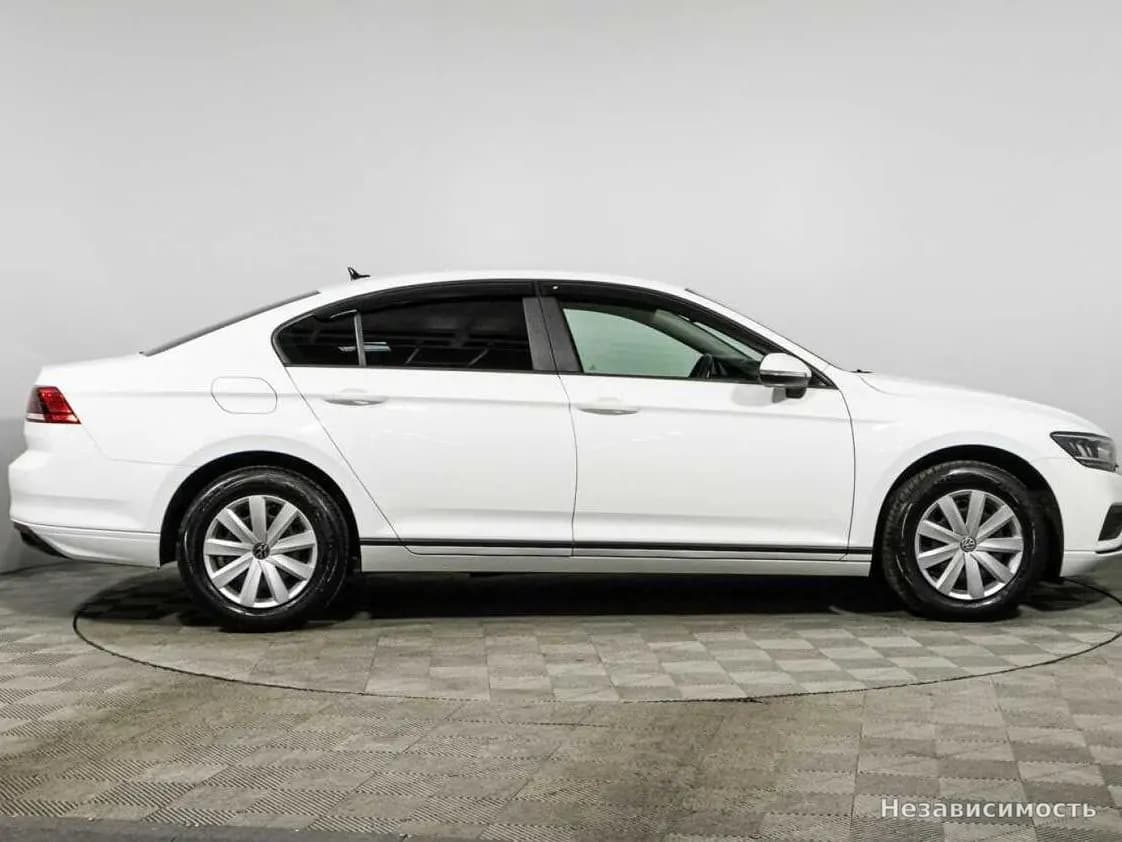 Volkswagen Passat 2021 с пробегом — фото 4