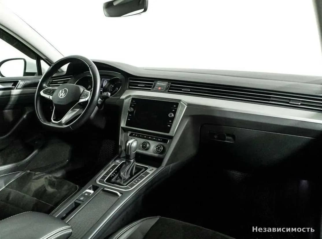 Volkswagen Passat 2021 с пробегом — фото 9