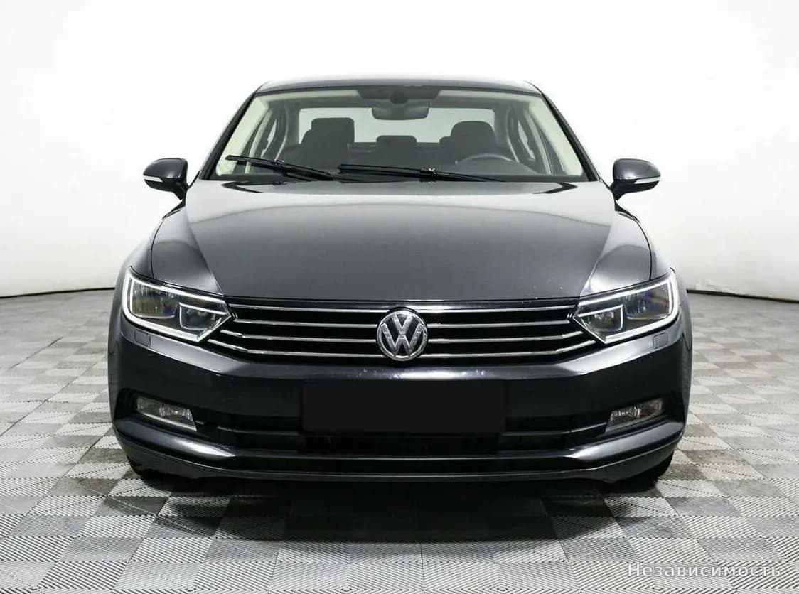 Volkswagen Passat 2017 с пробегом — фото 2