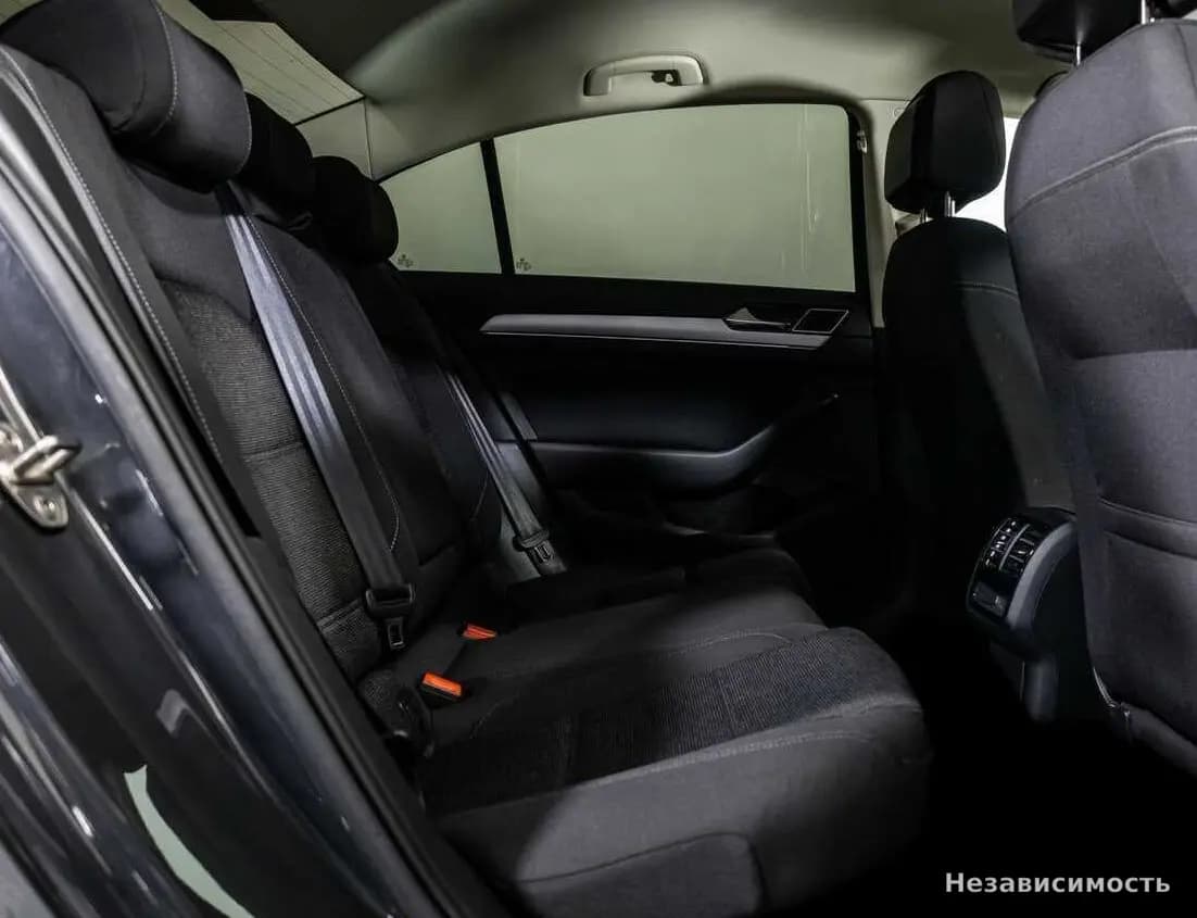 Volkswagen Passat 2018 с пробегом — фото 9