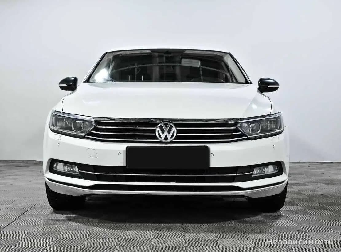 Volkswagen Passat 2015 с пробегом — фото 2