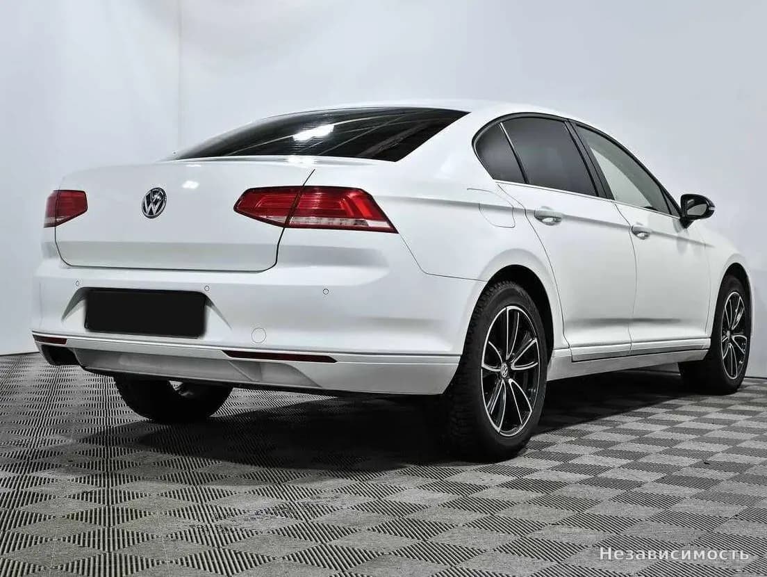 Volkswagen Passat 2015 с пробегом — фото 4