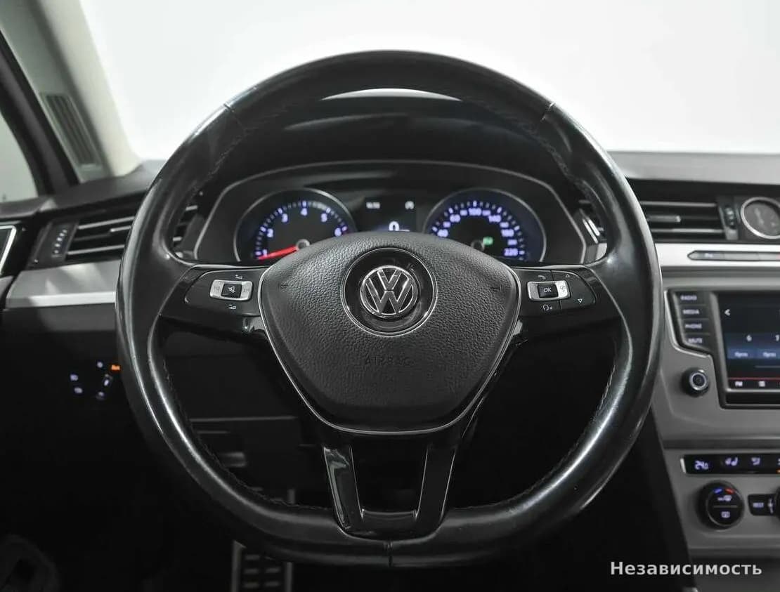 Volkswagen Passat 2015 с пробегом — фото 8