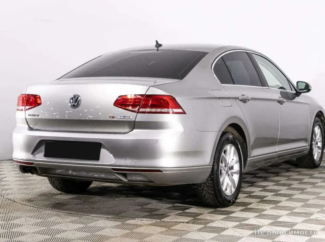 Volkswagen Passat 2017 с пробегом — фото 5