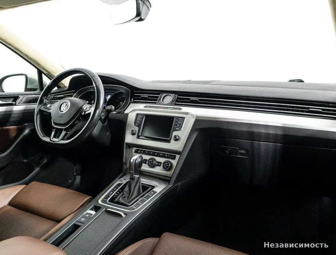 Volkswagen Passat 2017 с пробегом — фото 9