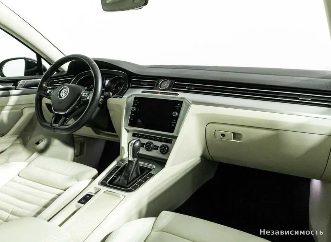 Volkswagen Passat 2018 с пробегом — фото 9