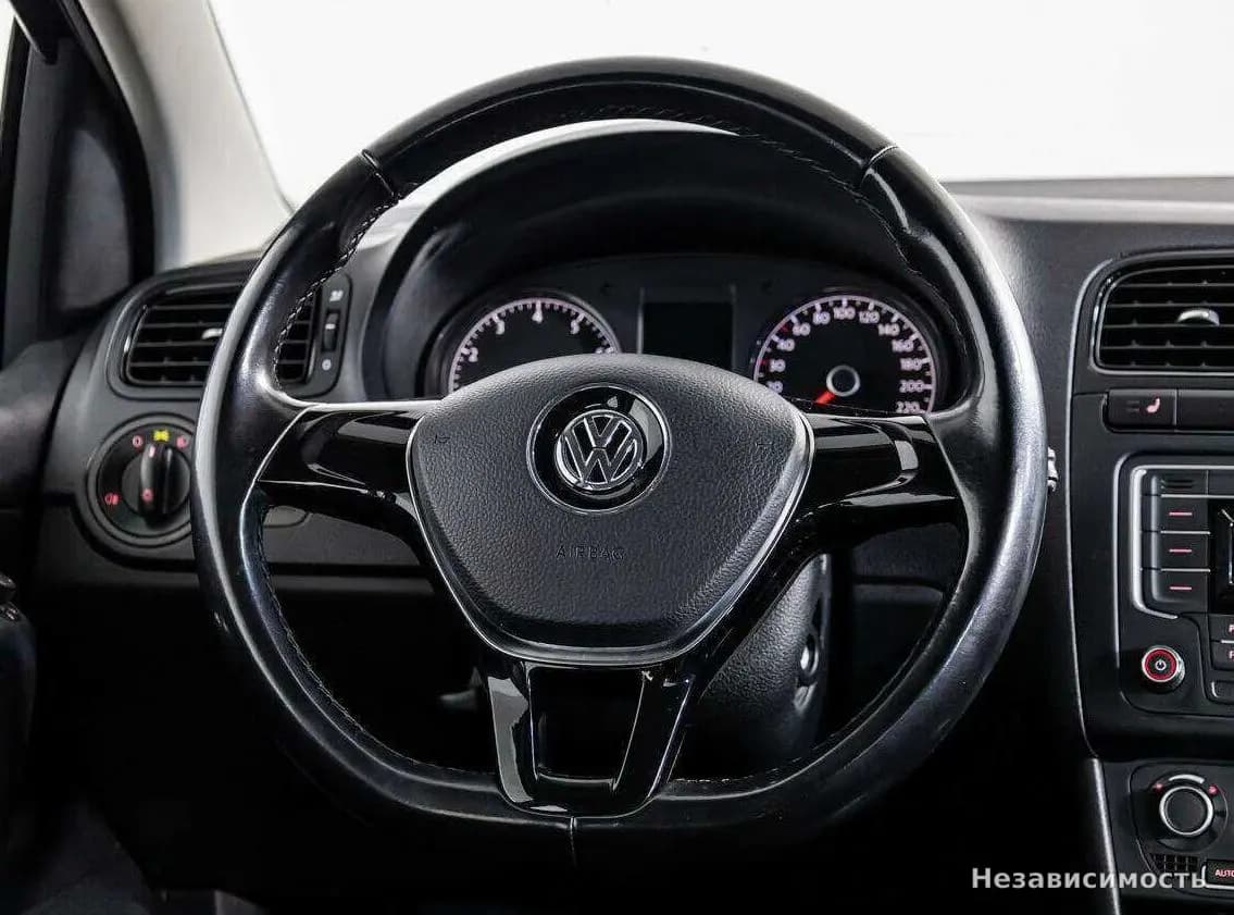 Volkswagen Polo 2017 с пробегом — фото 9