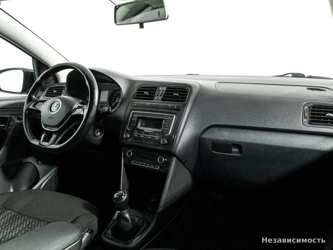 Volkswagen Polo 2017 с пробегом — фото 9