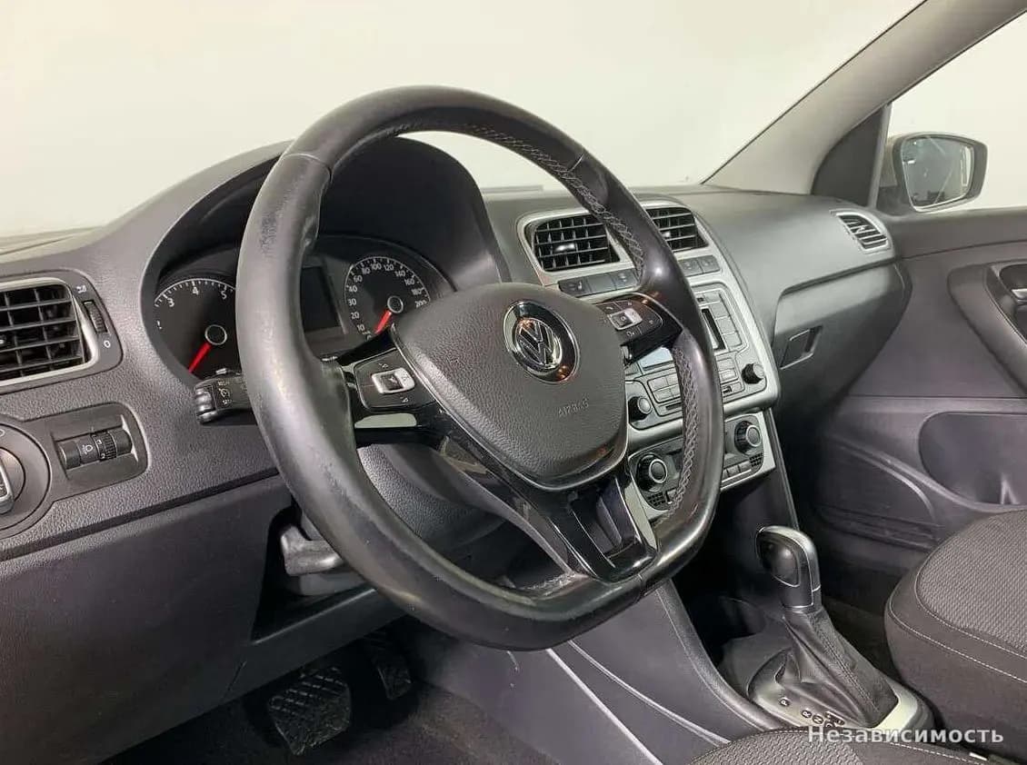 Volkswagen Polo 2015 с пробегом — фото 9