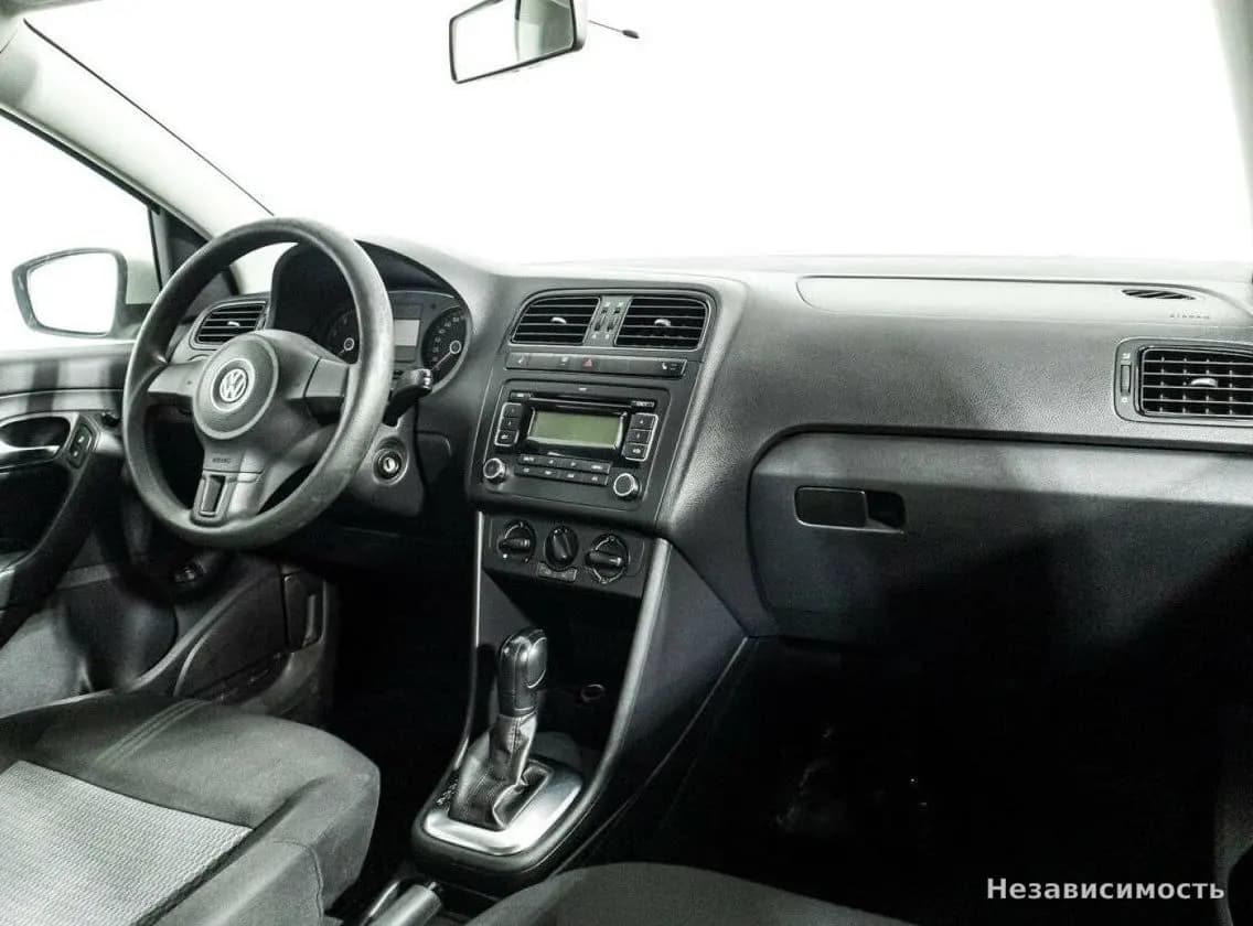 Volkswagen Polo 2012 с пробегом — фото 9