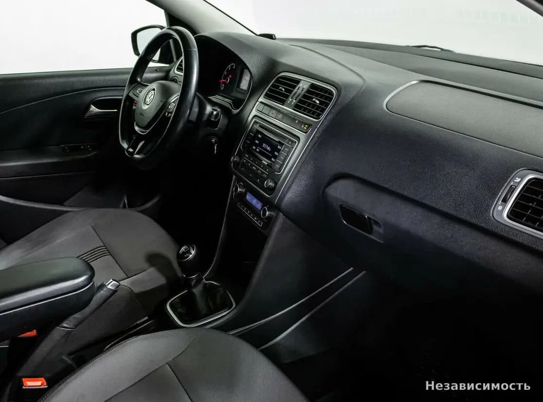 Volkswagen Polo 2016 с пробегом — фото 8