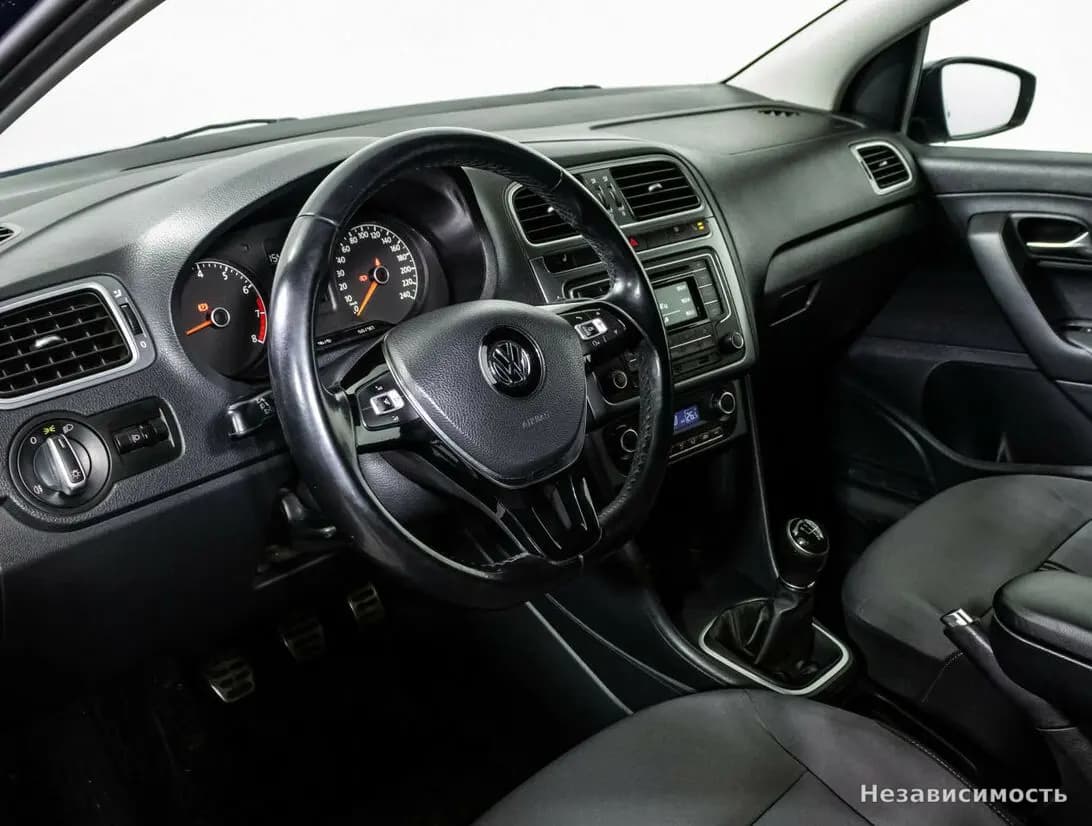 Volkswagen Polo 2016 с пробегом — фото 9