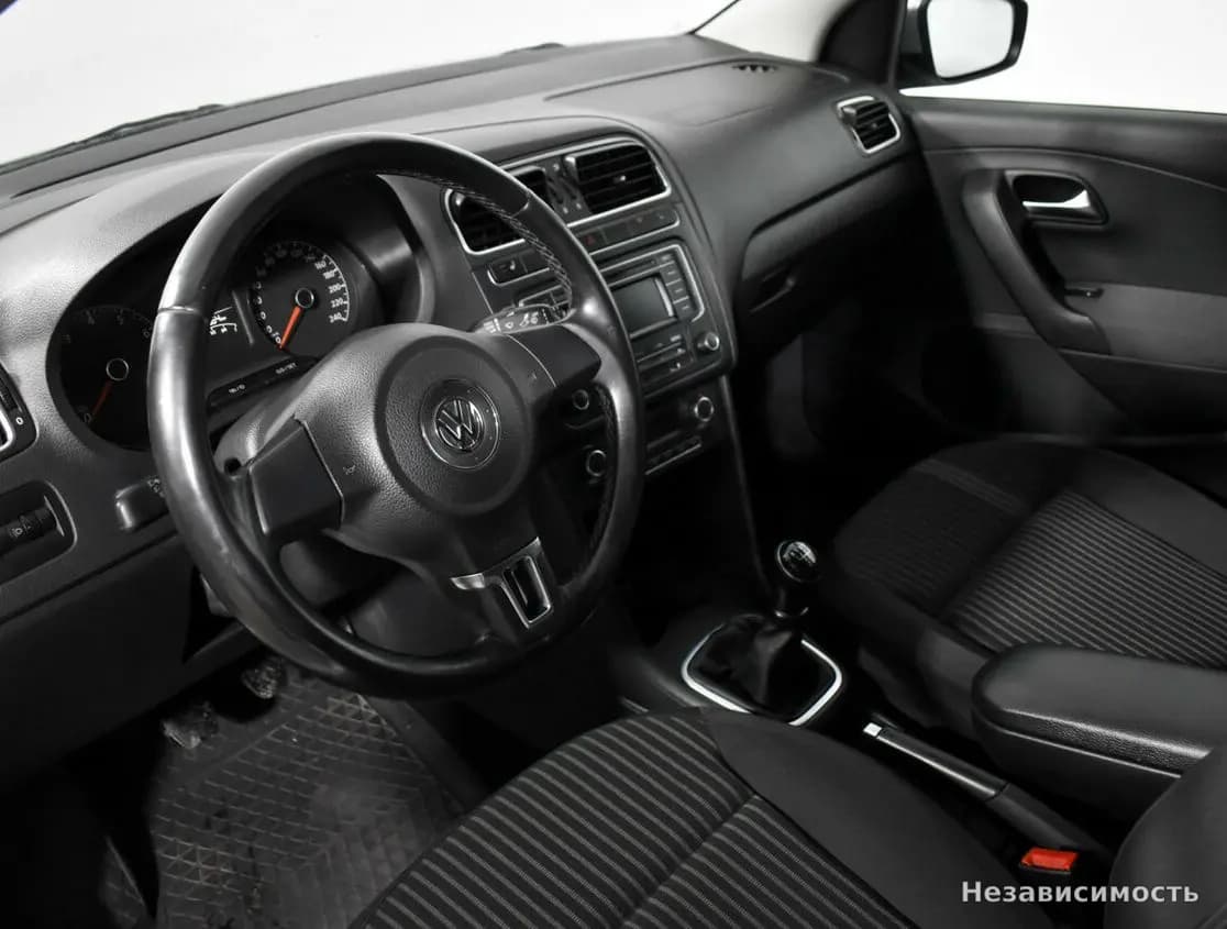 Volkswagen Polo 2015 с пробегом — фото 9