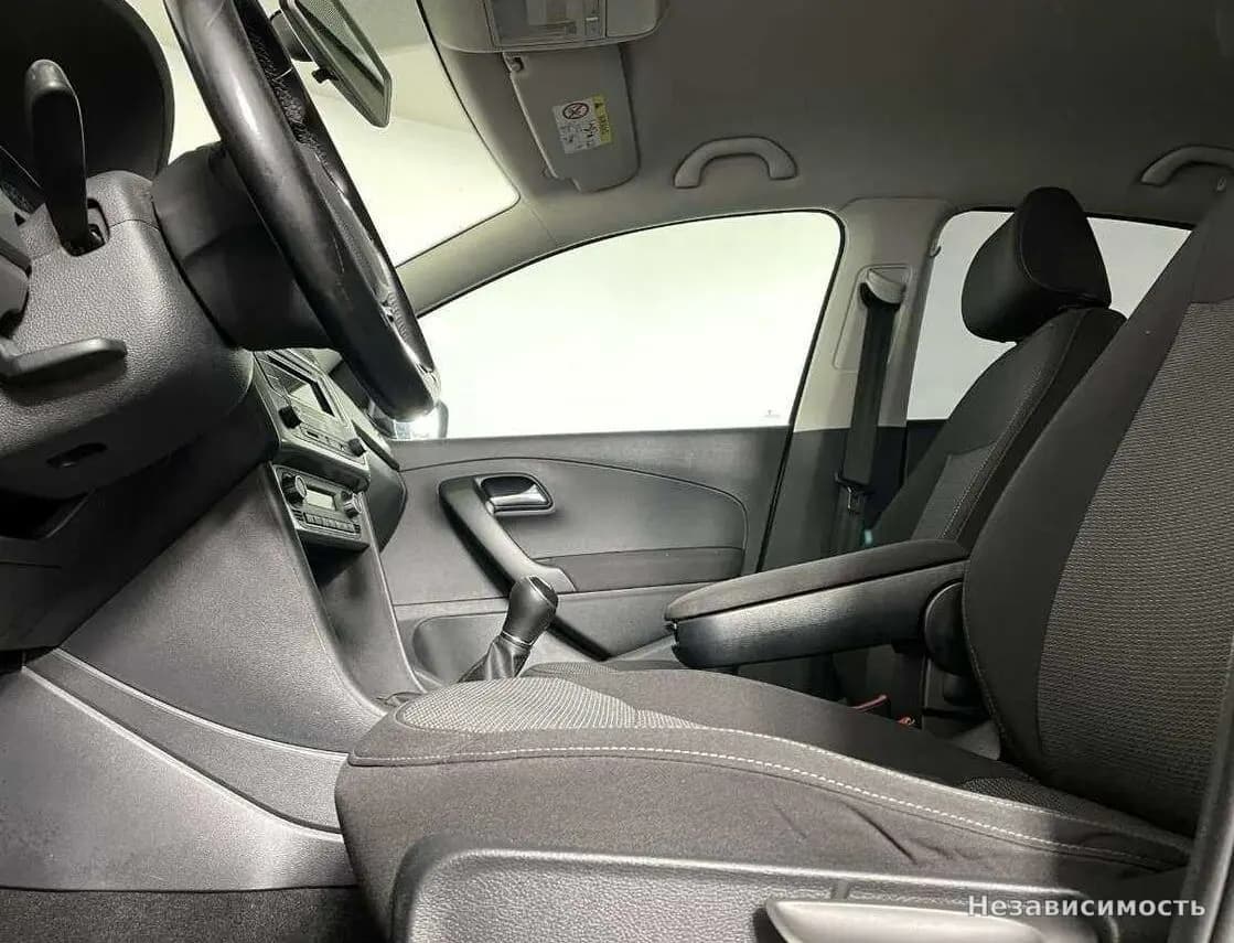 Volkswagen Polo 2015 с пробегом — фото 9